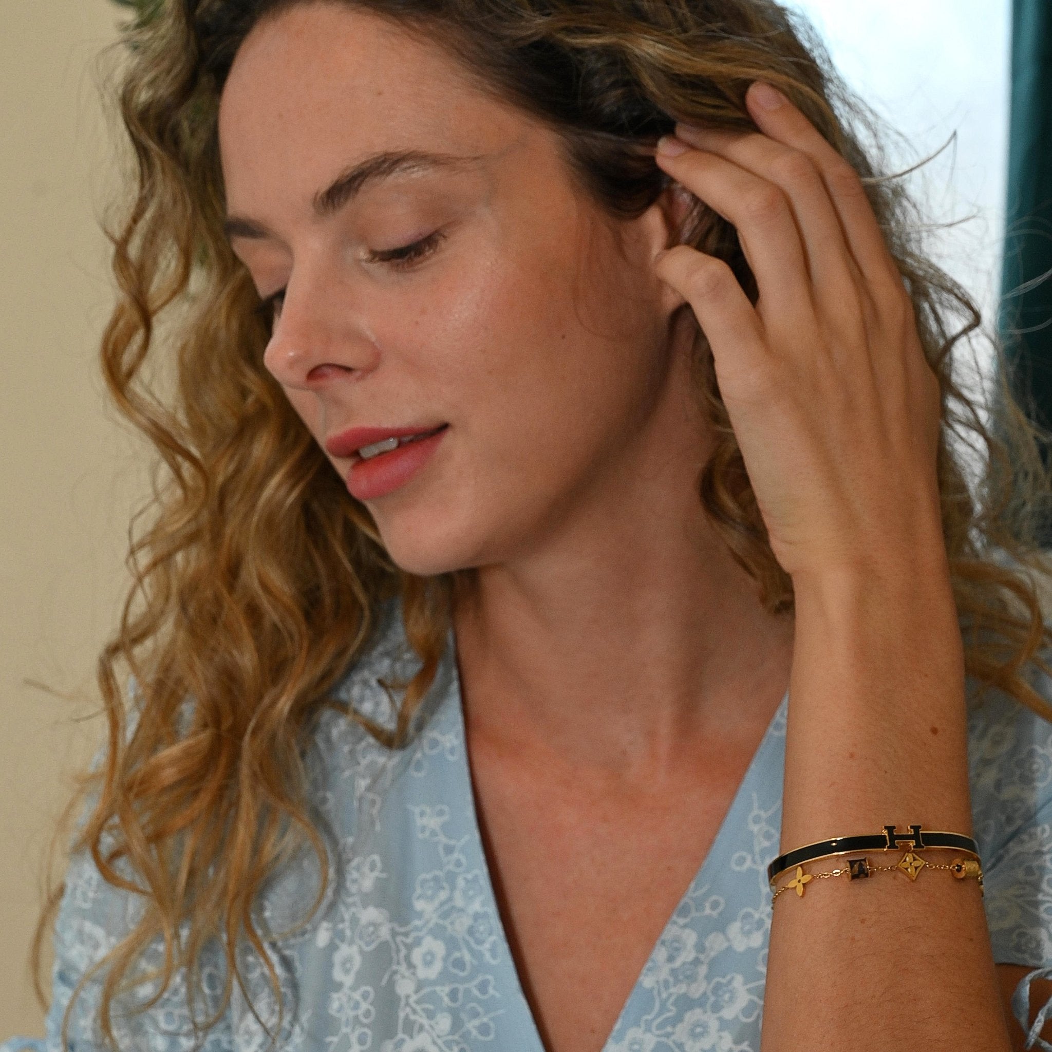 Black Thiny Acheron Bangle - EzaVision - Bracelets - Black Thiny Acheron Bangle - EzaVision