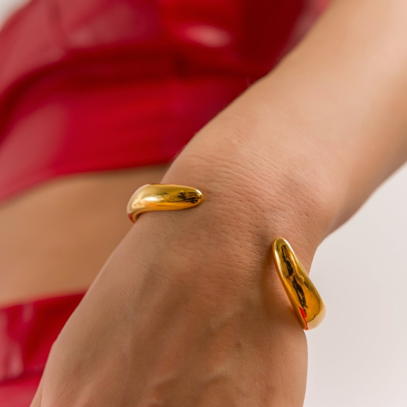 Lapetus Bangle - EzaVision - Bracelets - Lapetus Bangle